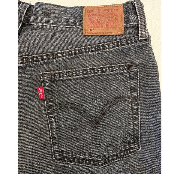 Levi's Black Denim Frayed Hem Women's Shorts - Picture 6 of 10